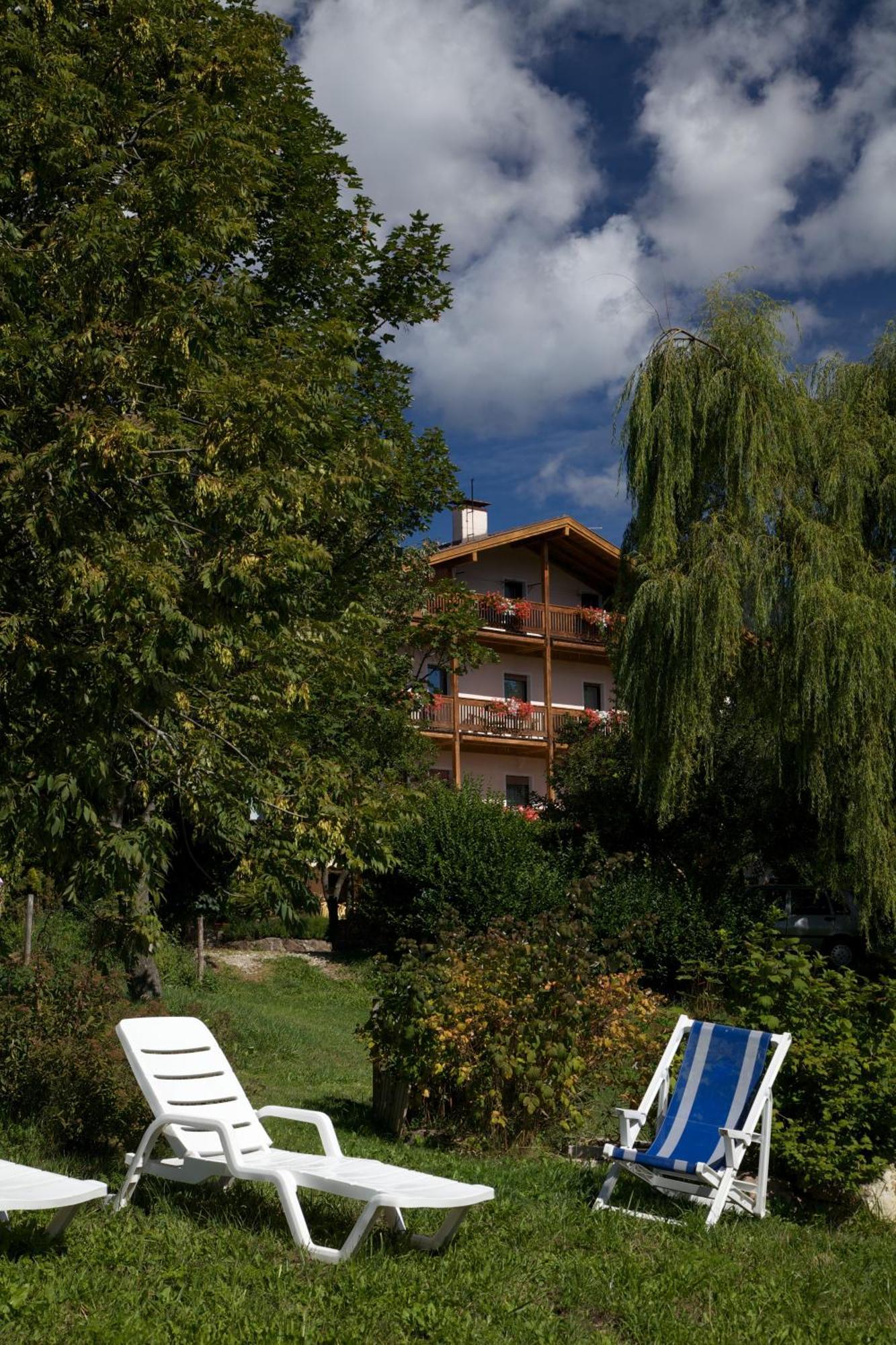 Albergo Bellaria Carano  Exteriör bild