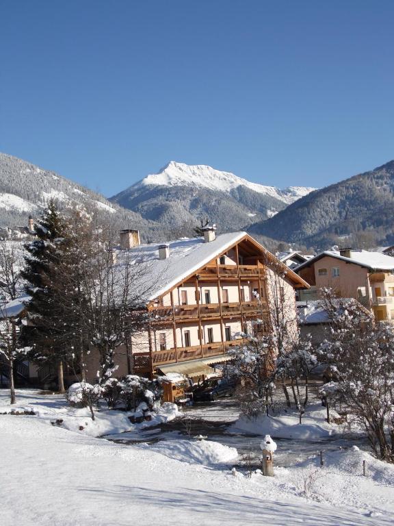Albergo Bellaria Carano  Exteriör bild