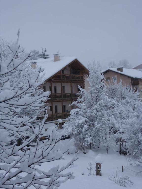 Albergo Bellaria Carano  Exteriör bild