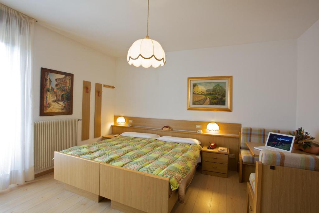 Albergo Bellaria Carano  Rum bild