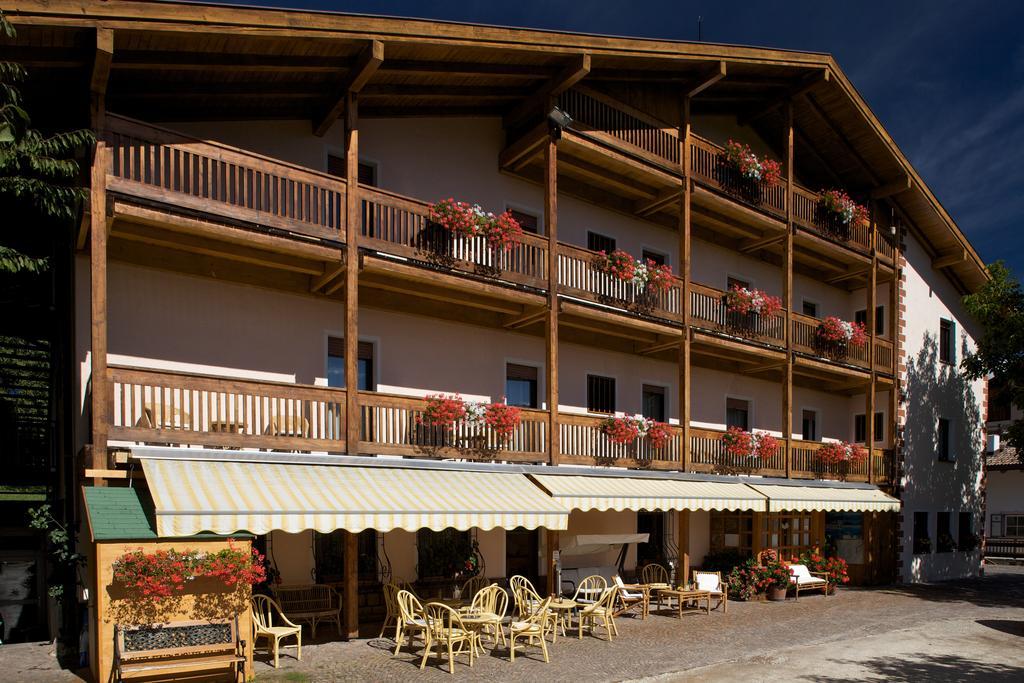 Albergo Bellaria Carano  Exteriör bild