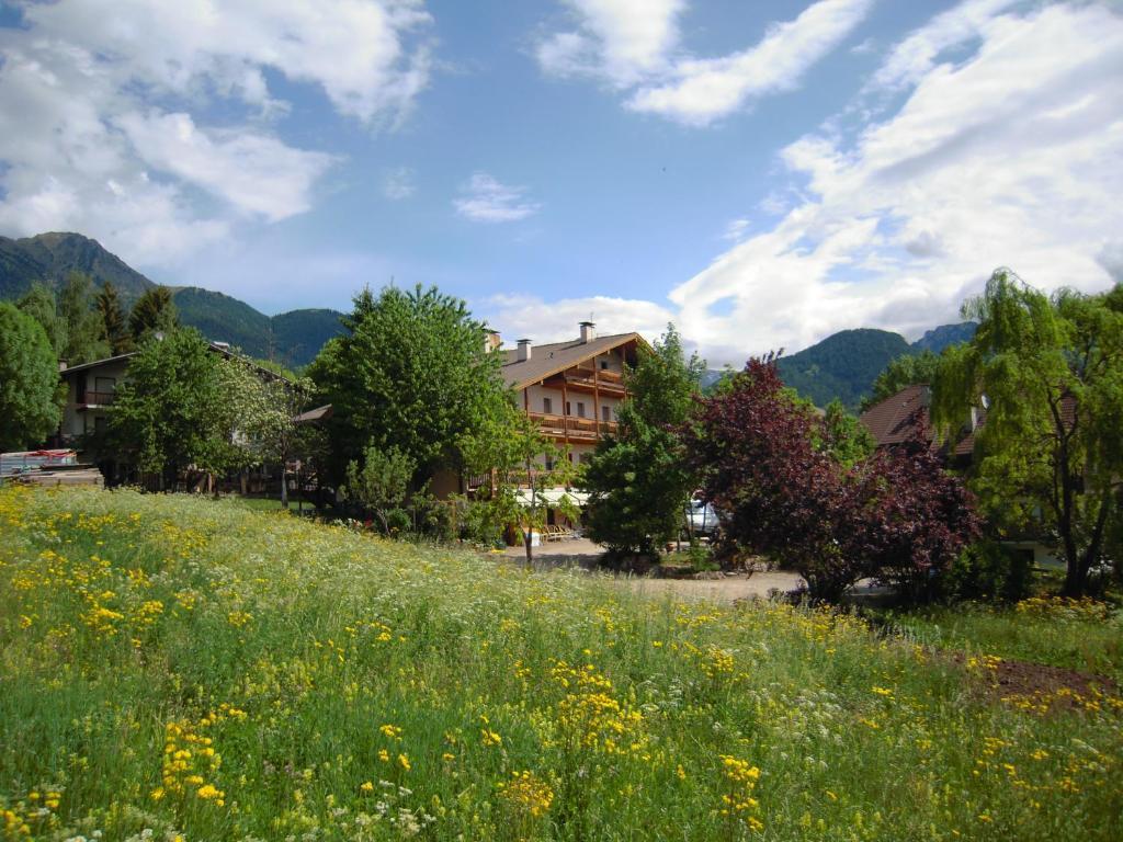 Albergo Bellaria Carano  Exteriör bild